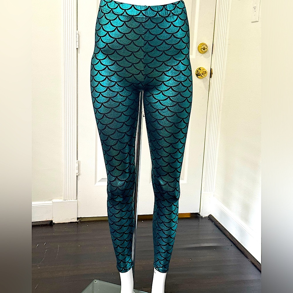 Turquoise Mermaid pattern leggings, size small